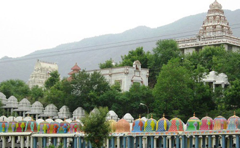 1008 Lingam Temple